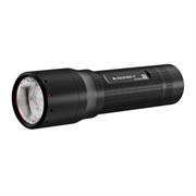 Lommelygten kan med sine 650 lumen oplyse et område på op til 400 meter