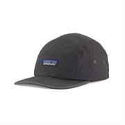 Patagonia P-6 Label Maclure Hat i farven Ink Black