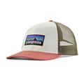 Patagonia P-6 Logo LoPro Trucker Hat i farven Birch White
