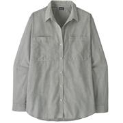 Patagonia skjorten har to åbne brystlommer til opbevaring af småting