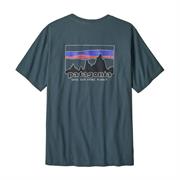 Det store '73 Skyline print er på ryggen af T-shirten