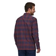 Fjord Flannel Shirt har et Tradionelt design med store brystlommer og knaplukning.