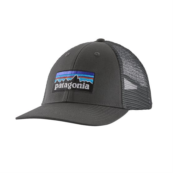 Patagonia P-6 LoPro Trucker Cap i Forge Grey