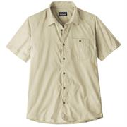 Denne lette Patagonia skjorte er lavet i økologisk bomuld