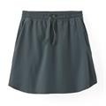Let og åndbar nederdel med tætsiddende shorts under