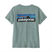 P-6 logo printet er på T-shirtens ryg