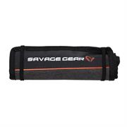 Savage Gear Roll Up Pouch er en super nem og simpel måde at opbevare og transportere dine gennemløbere på.