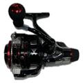 Shimano Stradic CI4+ hjulet har et mørkt og rødt design.