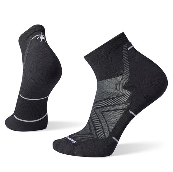 Se Smartwool Run Targeted Cushion Ankle Socks, Black hos Pro Outdoor