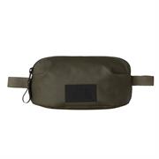 Denne taske kan enten bæres som en crossbody eller som bæltetaske
